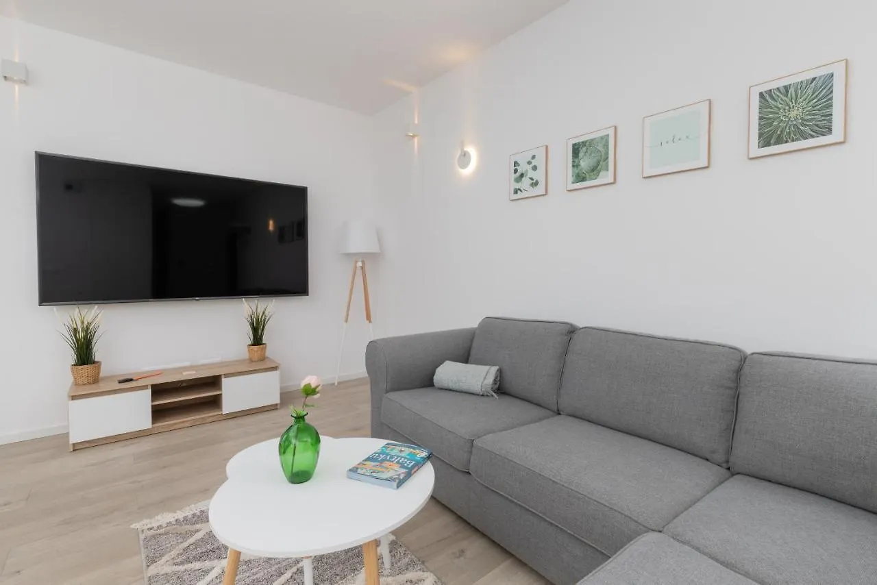 Garnizon Apartment For 6 Guests With Parking & Balcony By Noclegi Renters Gdańsk Polska