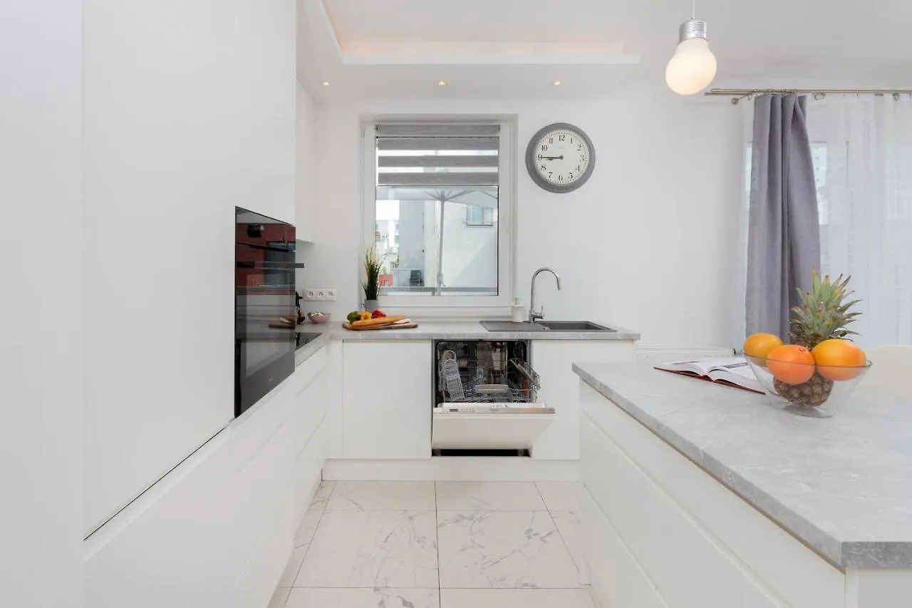 Garnizon Apartment For 6 Guests With Parking & Balcony By Noclegi Renters Gdańsk