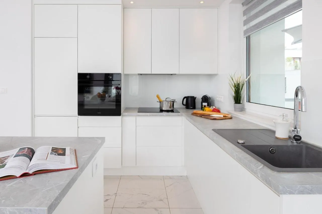 Garnizon Apartment For 6 Guests With Parking & Balcony By Noclegi Renters Gdańsk